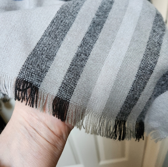 Lord & Taylor Plaid Ruana/ Poncho with Fringe - Picture 5 of 6